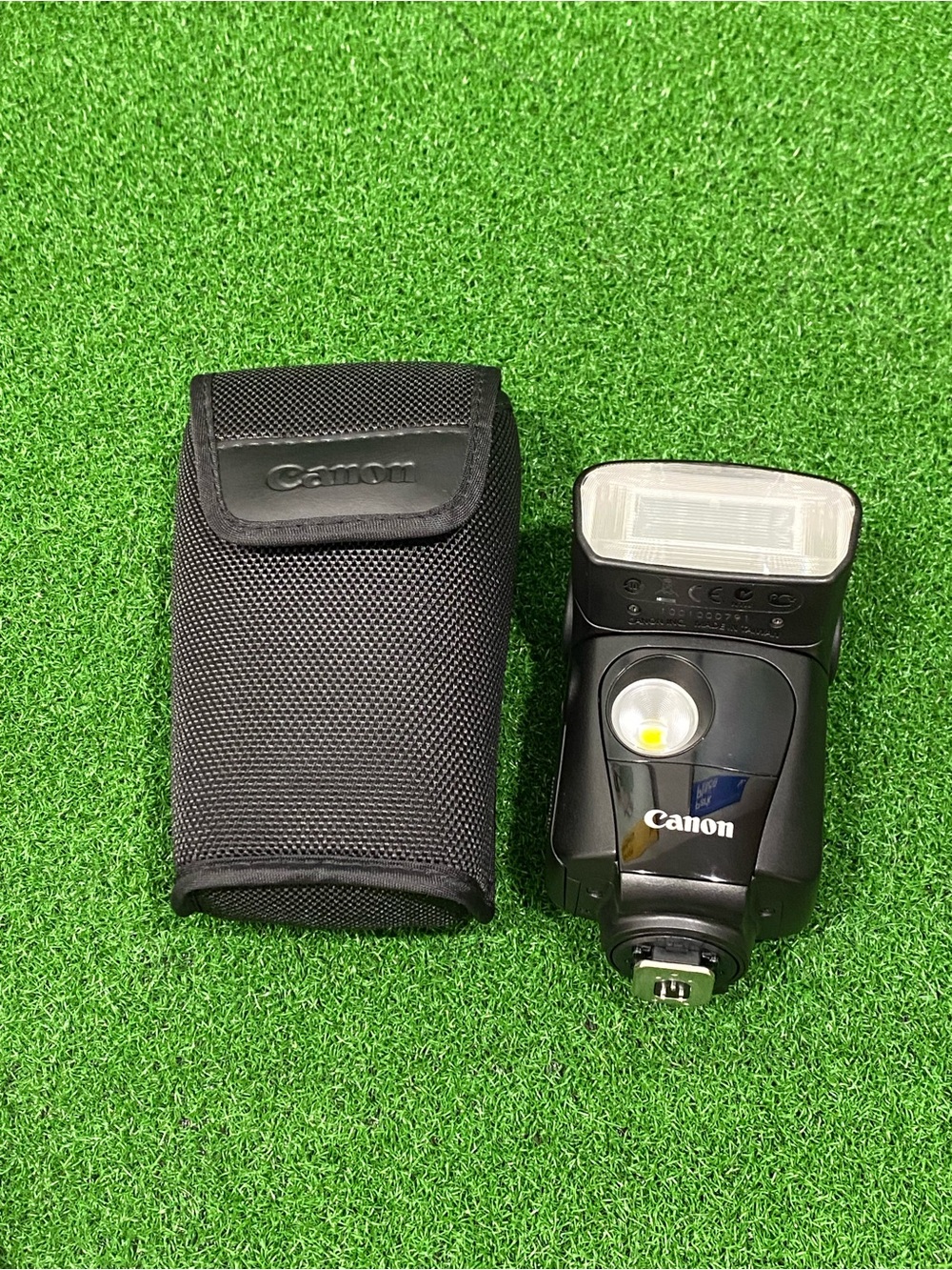Canon Speedlite 320EX Flash
(Ago 026)